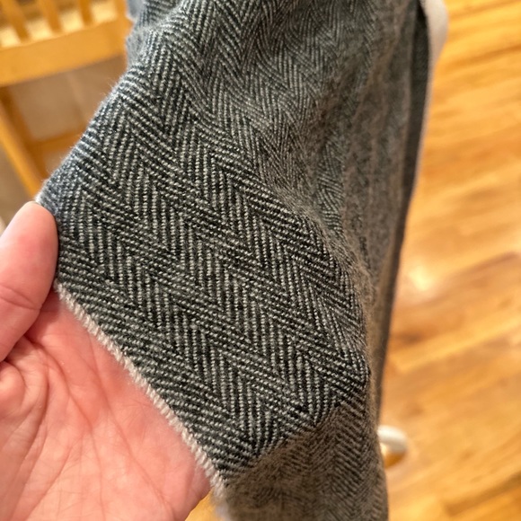 💜 5 for $25 or 3 for $18 Old Navy gray and black herringbone knit scarf … - Picture 4 of 7